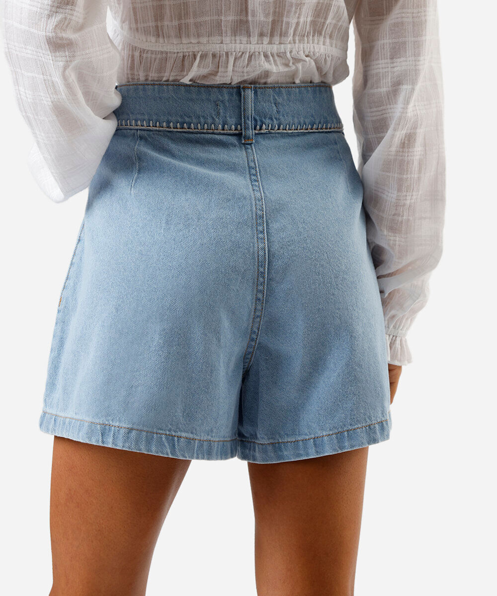short jeans evasê cintura super alta azul