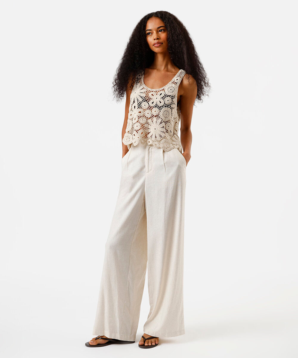 regata feminina de crochet floral bege