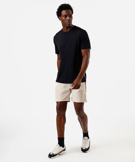 short masculino esportivo com recortes bege