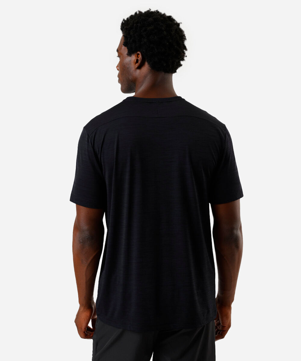 camiseta masculina recortes preta