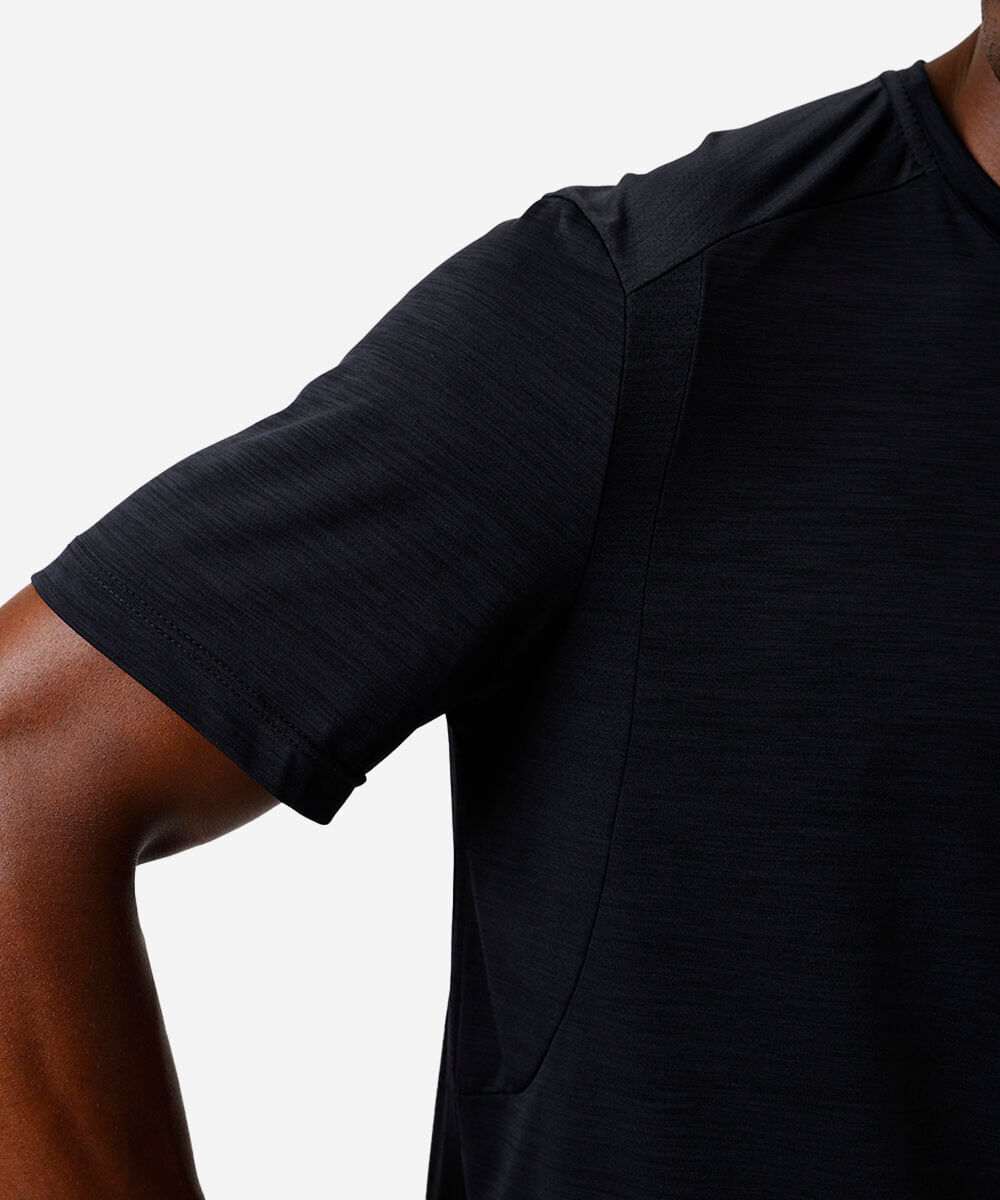 camiseta masculina recortes preta