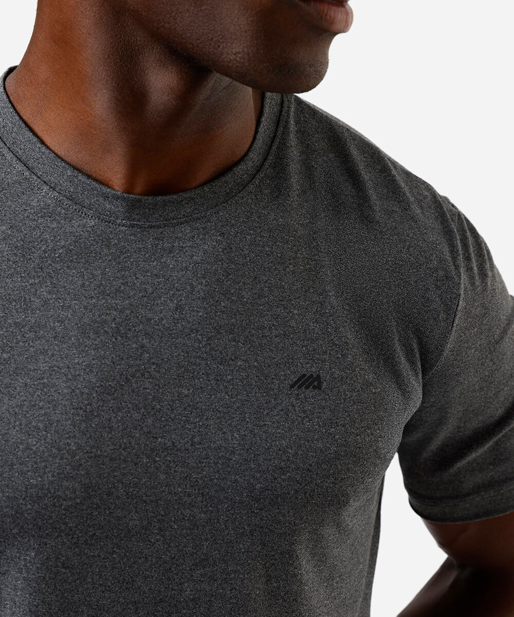 camiseta esportiva masculina estampada cinza