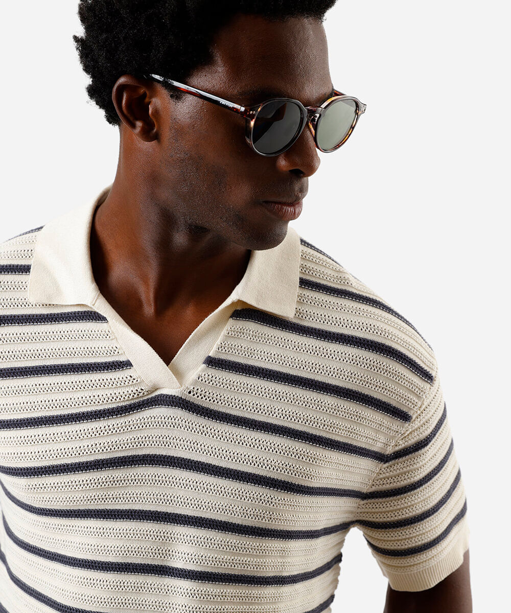 polo masculina de tricot relaxed com listras off white
