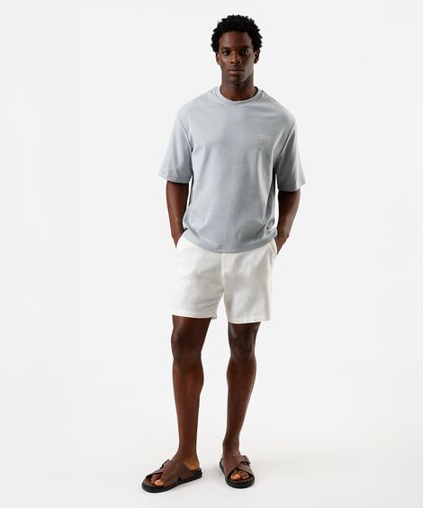 short masculino chino com linho off white