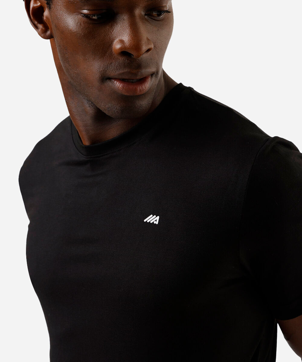 camiseta esportiva masculina estampada preta