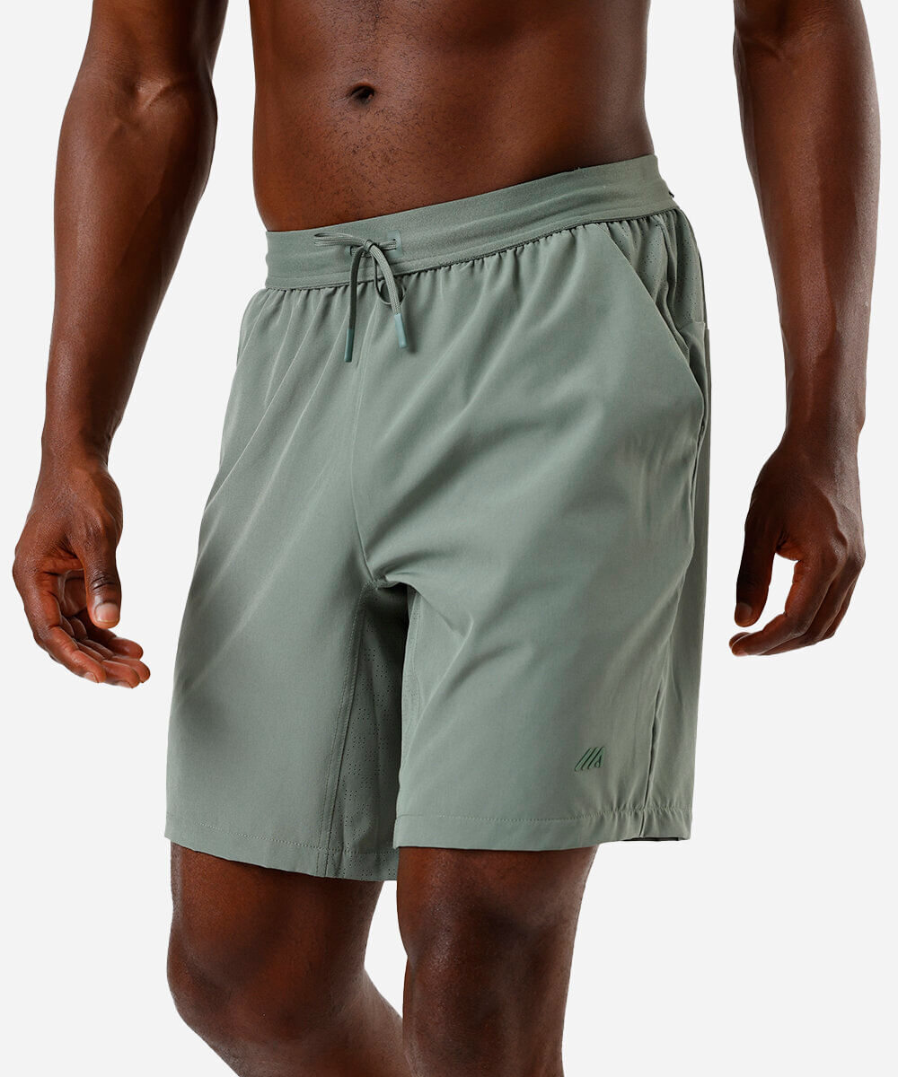 short masculino esportivo com recortes verde