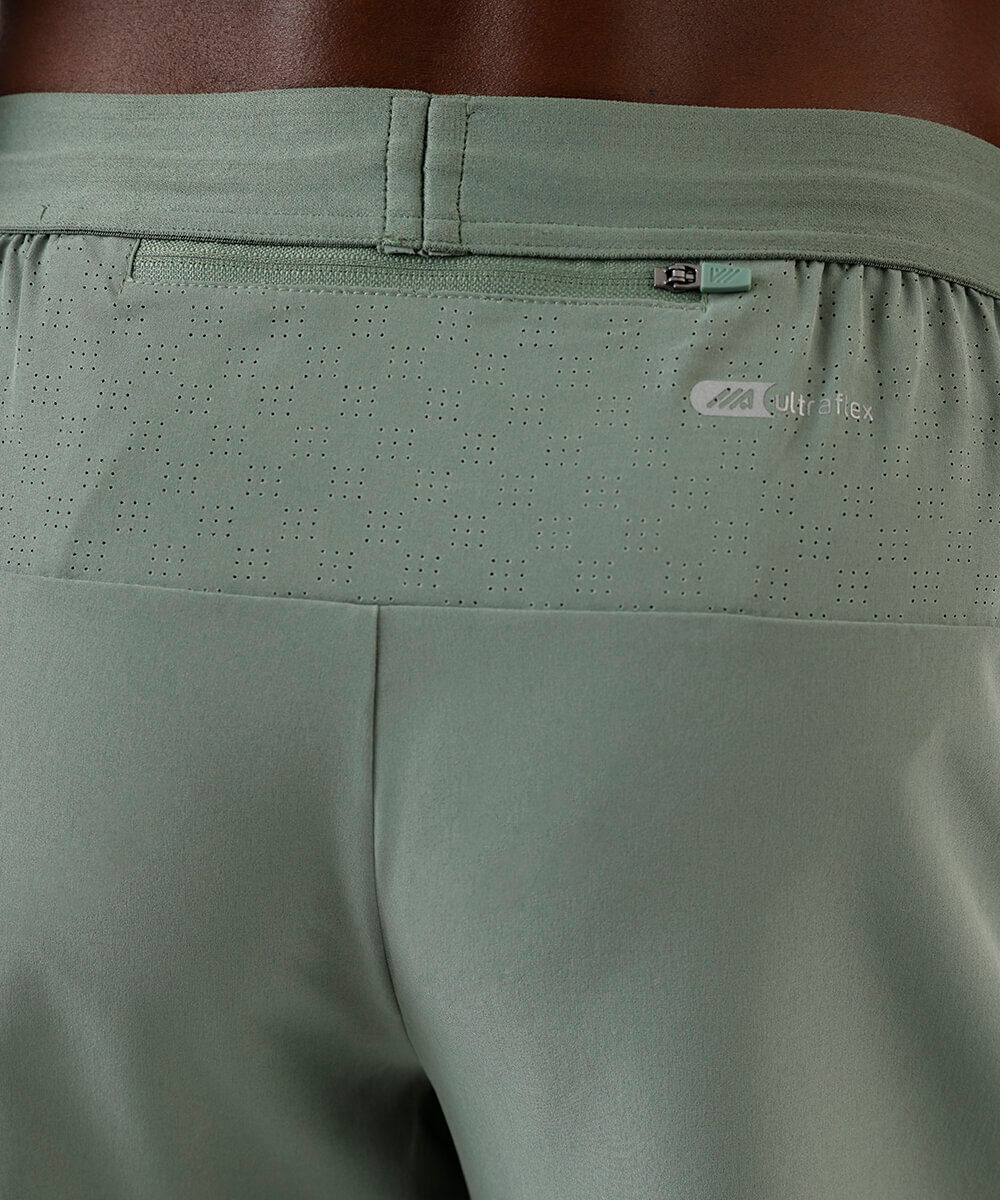short masculino esportivo com recortes verde