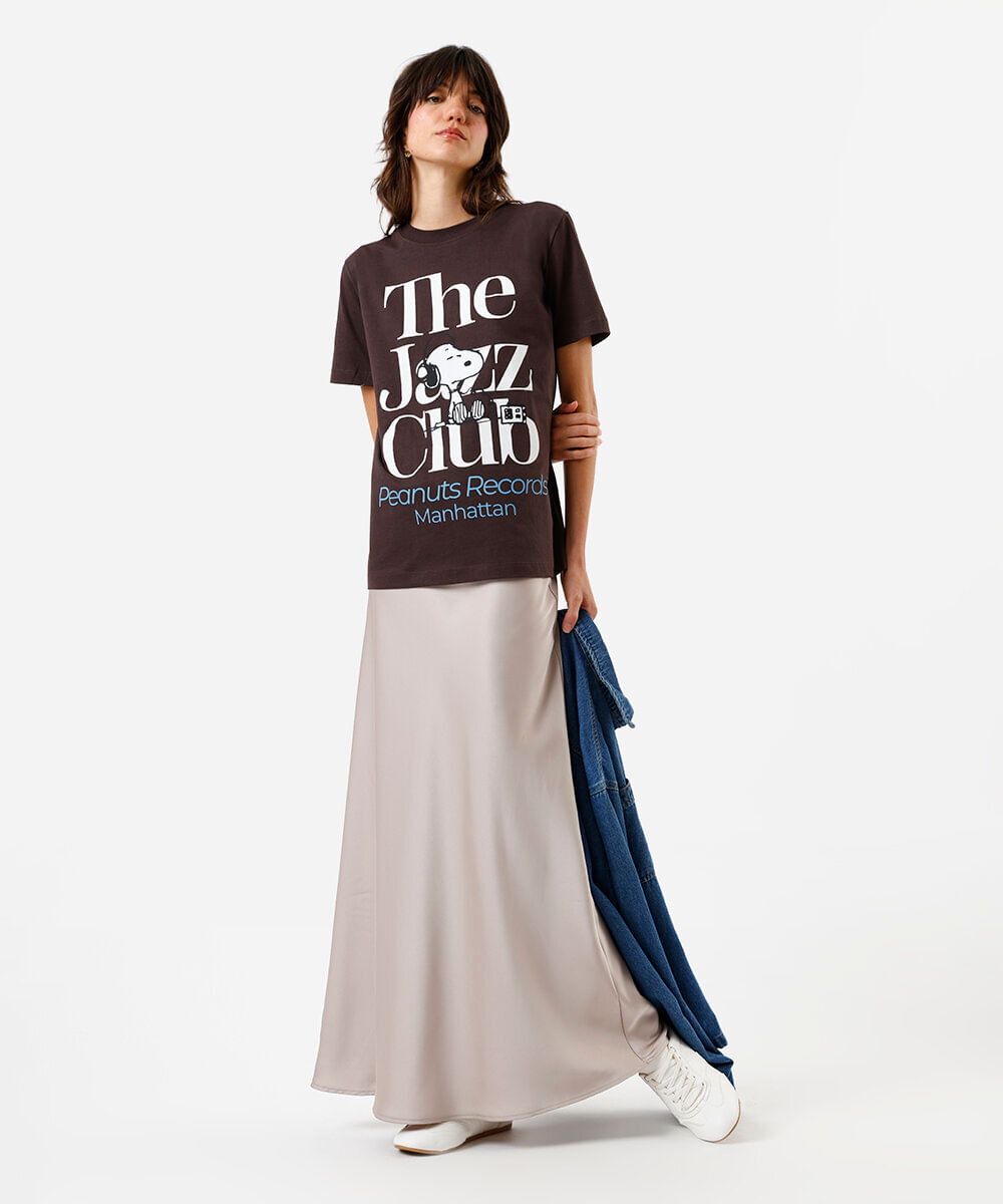 camiseta feminina snoopy jazz club marrom