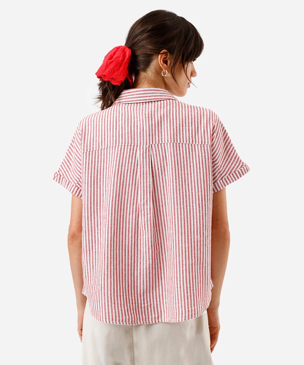 camisa manga curta com bolso vermelha
