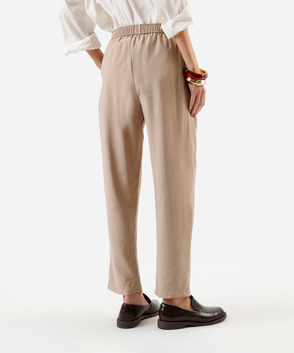 calça feminina reta com bolso faca bege