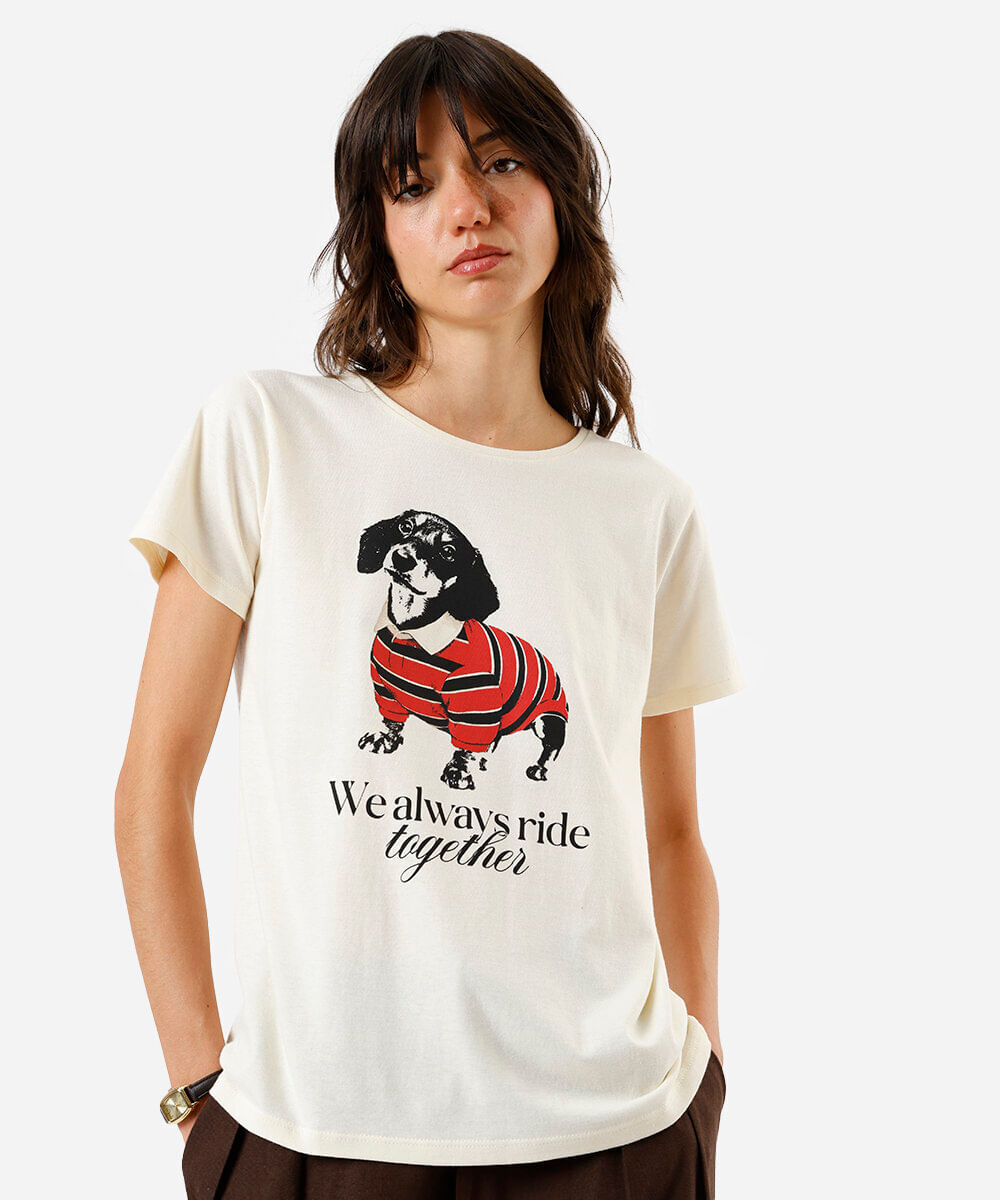 camiseta feminina salsicha bege