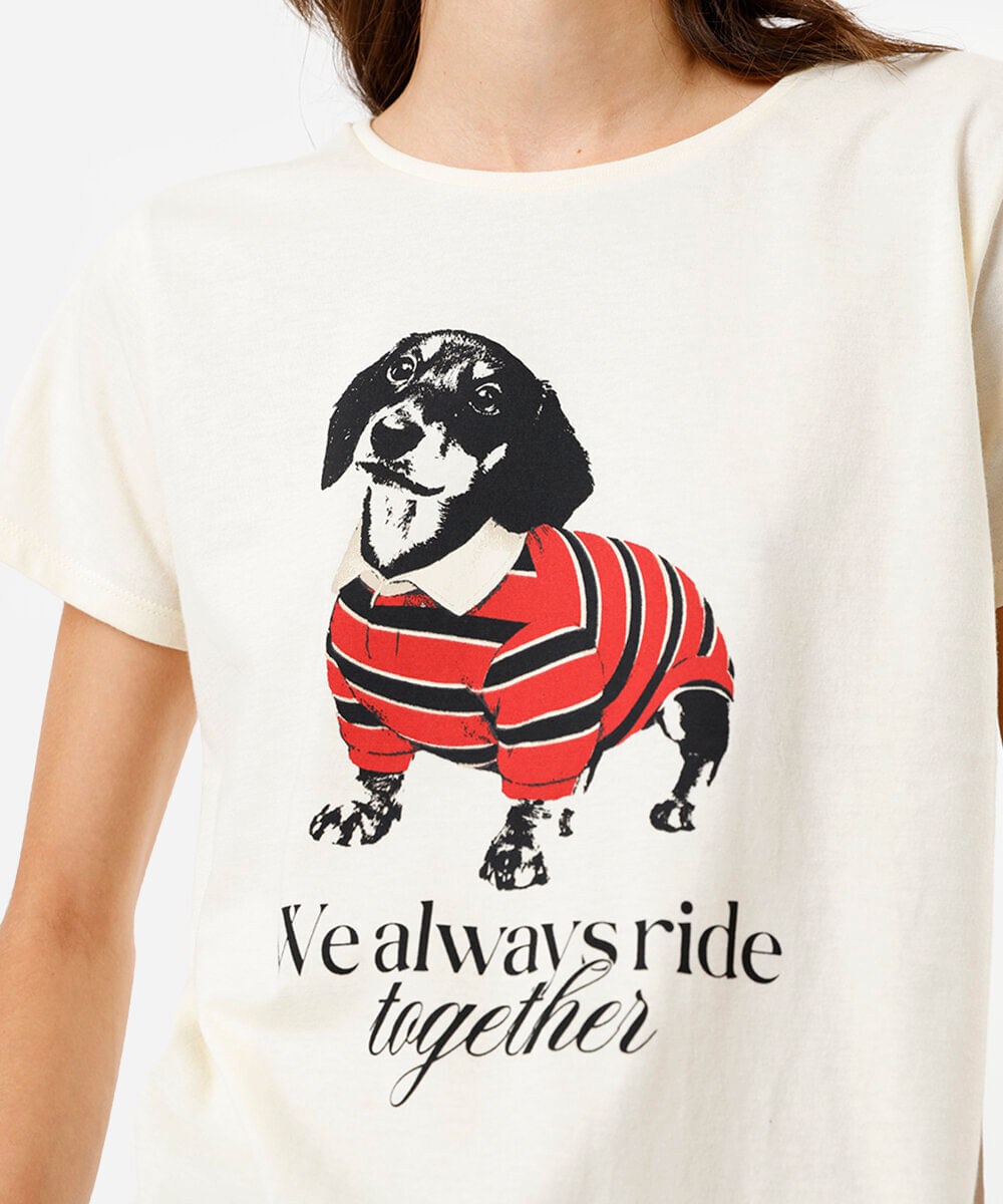camiseta feminina salsicha bege