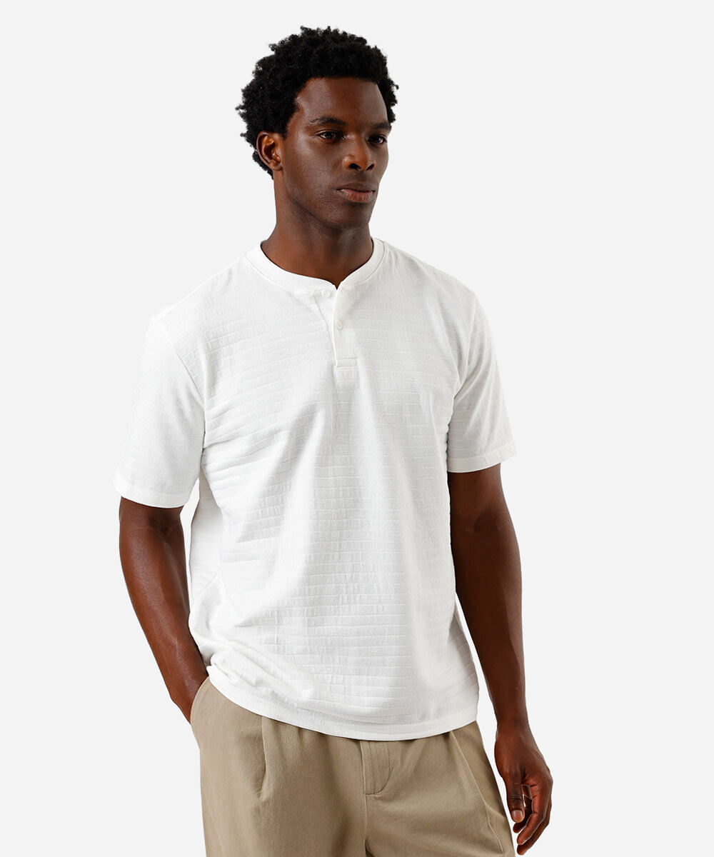 camiseta masculina henley listrada off white