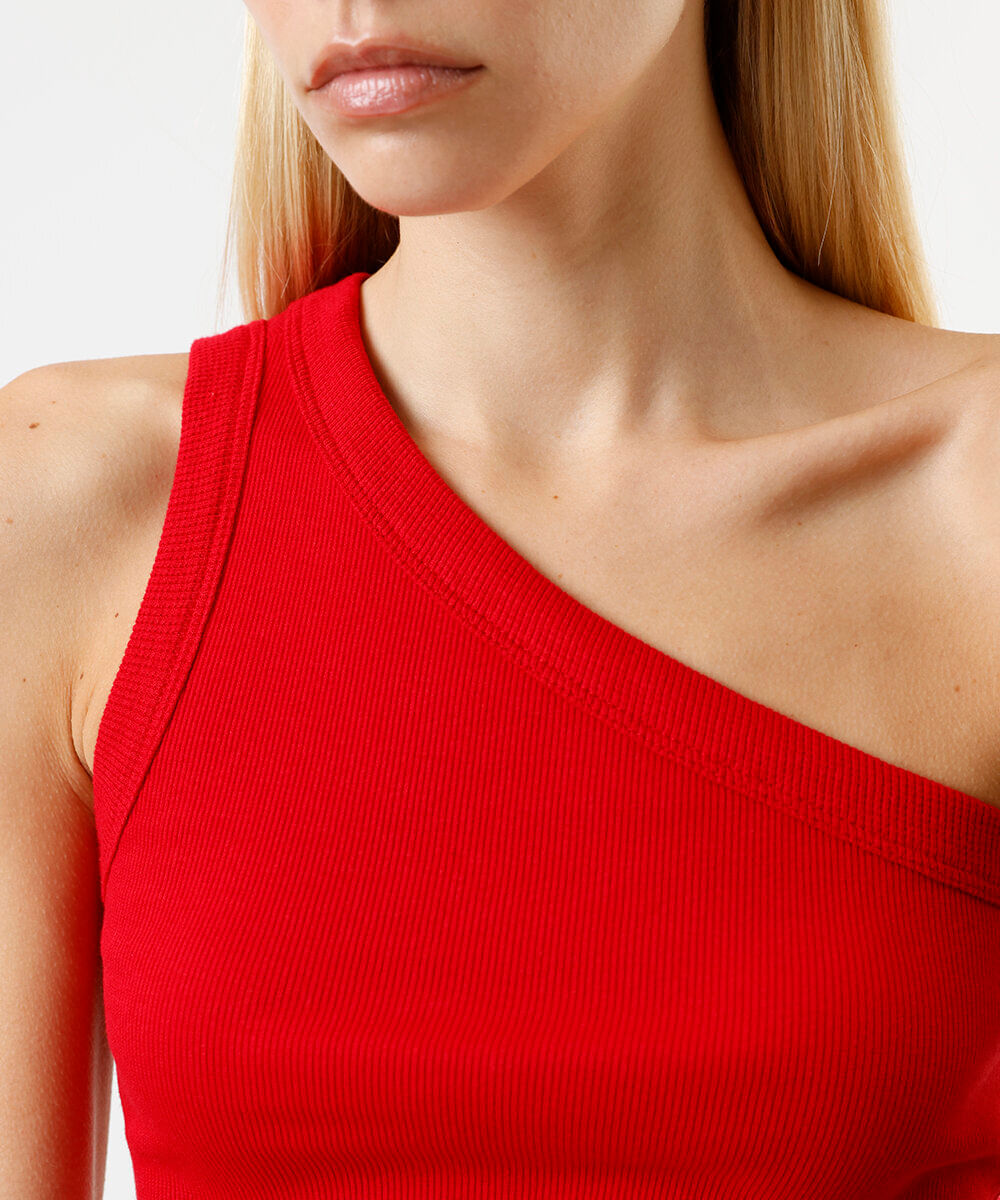 blusa ombro único canelada vermelha