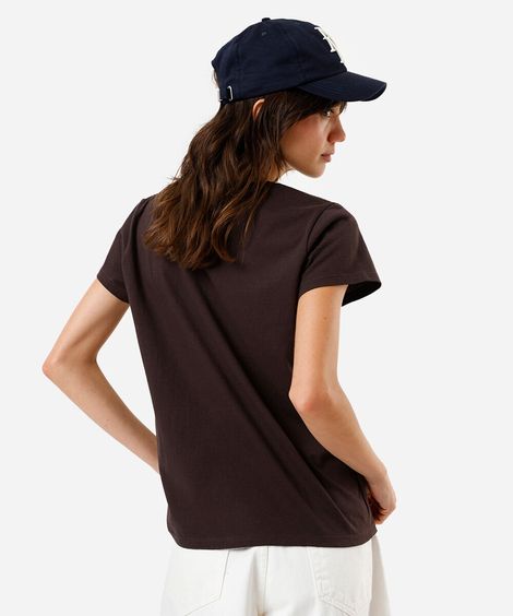camiseta feminina snoopy minimal marrom