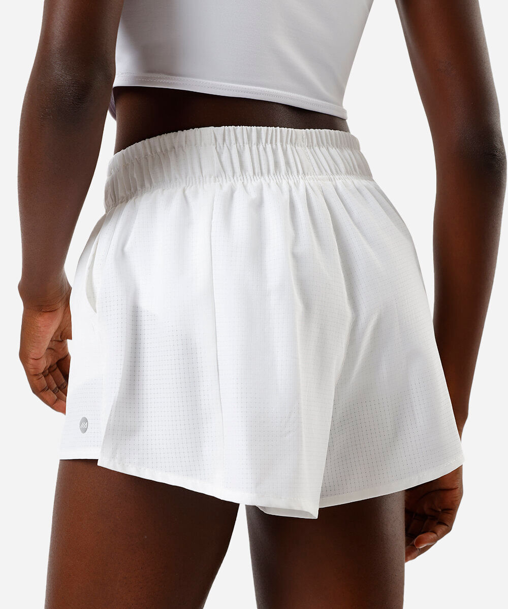 short feminino esportivo com bolsos branco