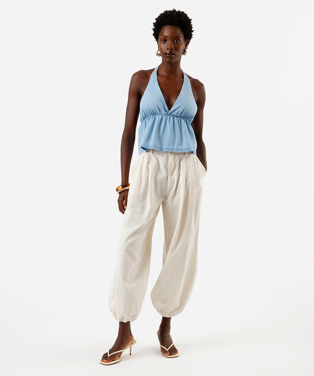 calça balonê feminina de sarja com pregas off white