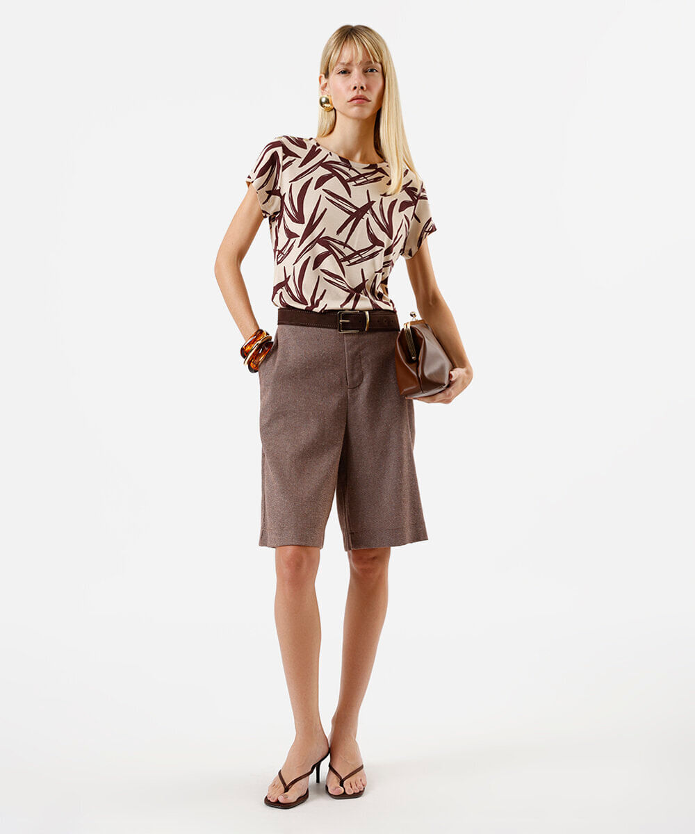 blusa feminina com botões estampa folhagem abstrato bege