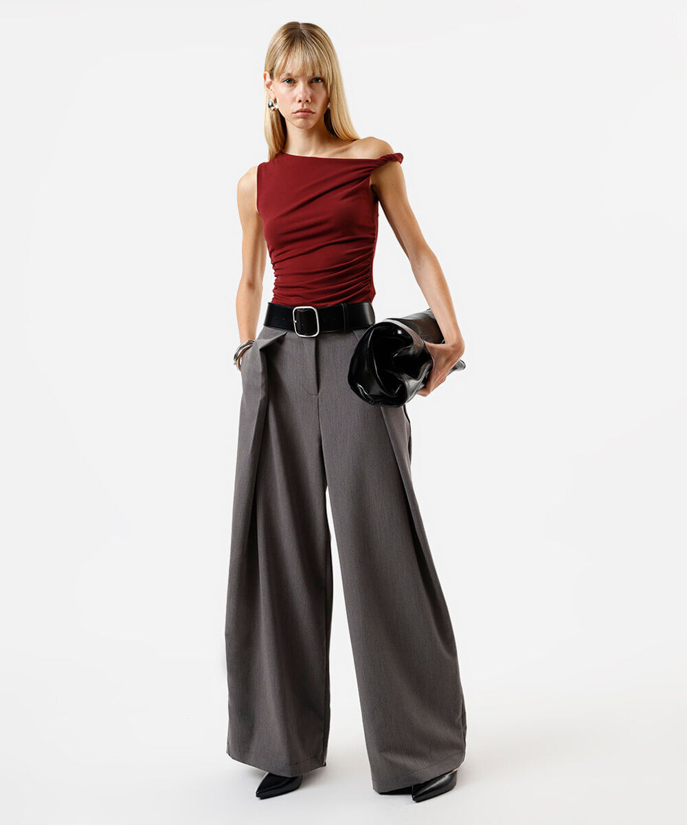 blusa feminina franzida assimétrica vinho
