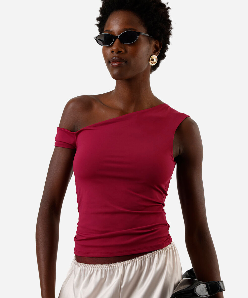 blusa feminina assimétrica em poliamida vinho