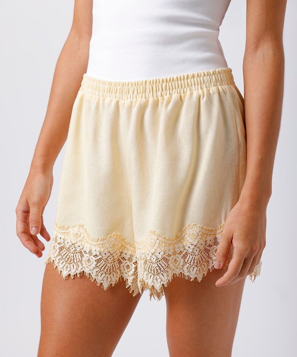 short feminino com linho e renda mindset amarelo