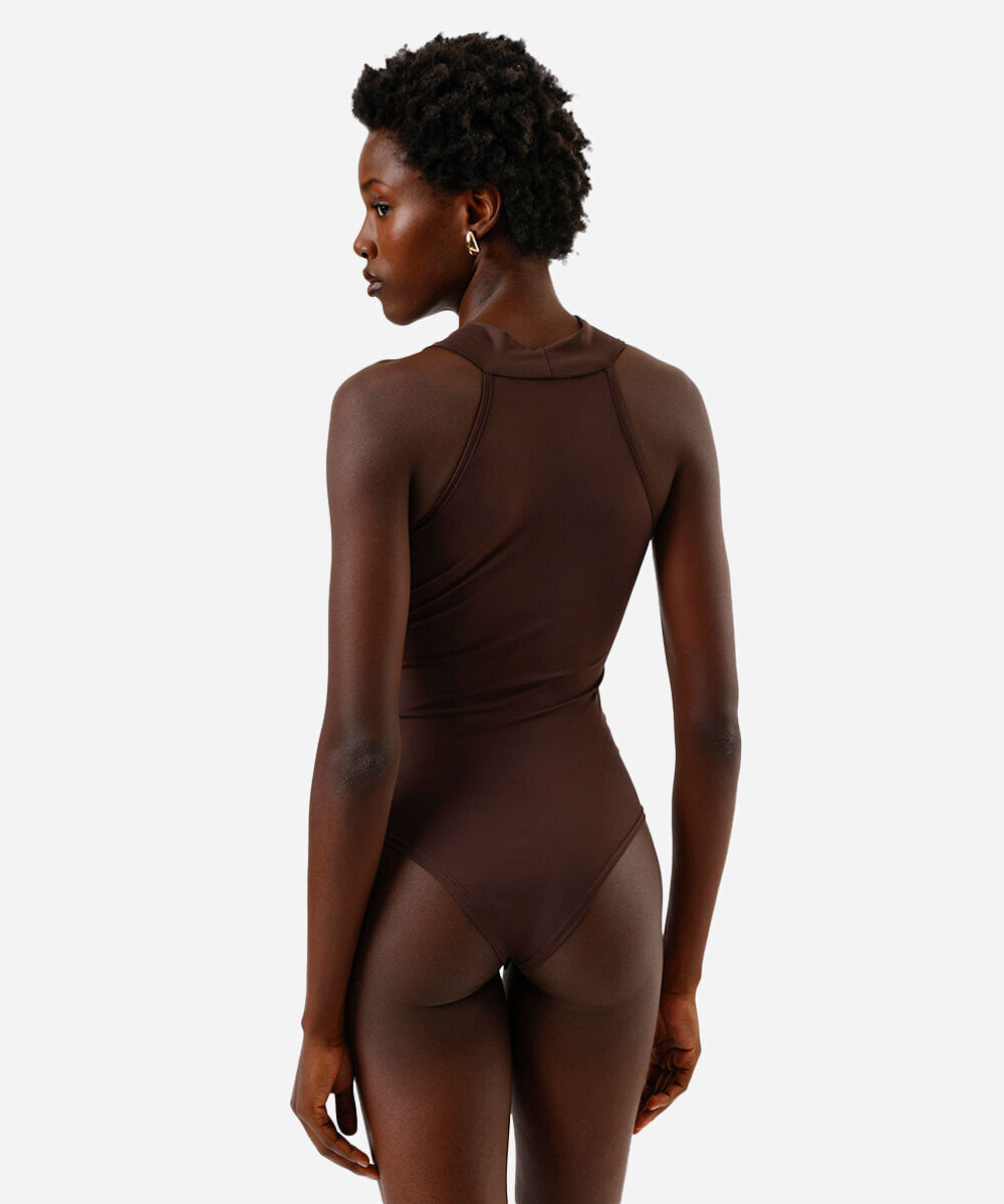 body feminino decote alto degagê com detalhe na alça marrom