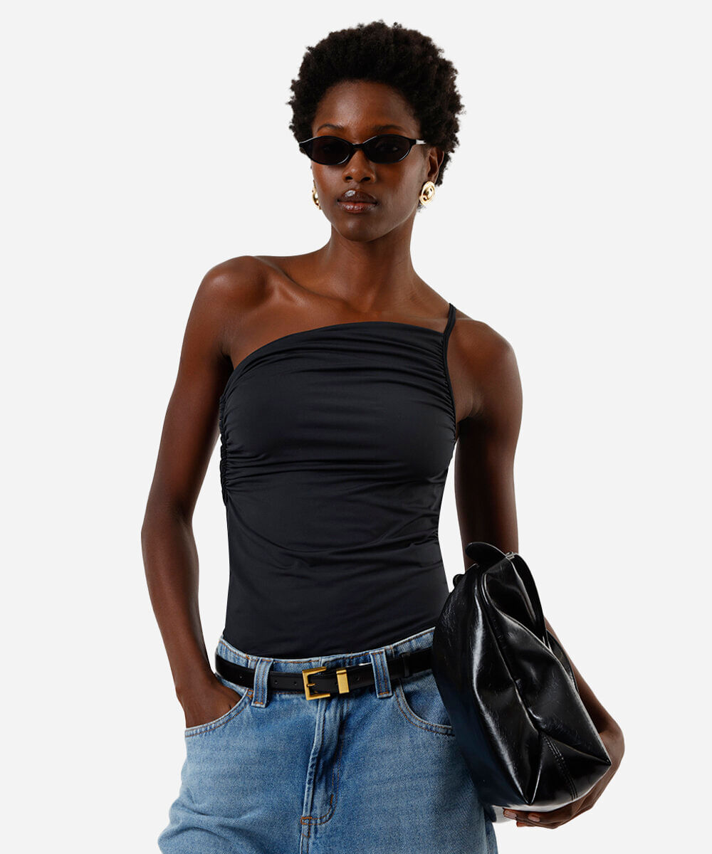 blusa ombro único feminina franzida assimétrica preta