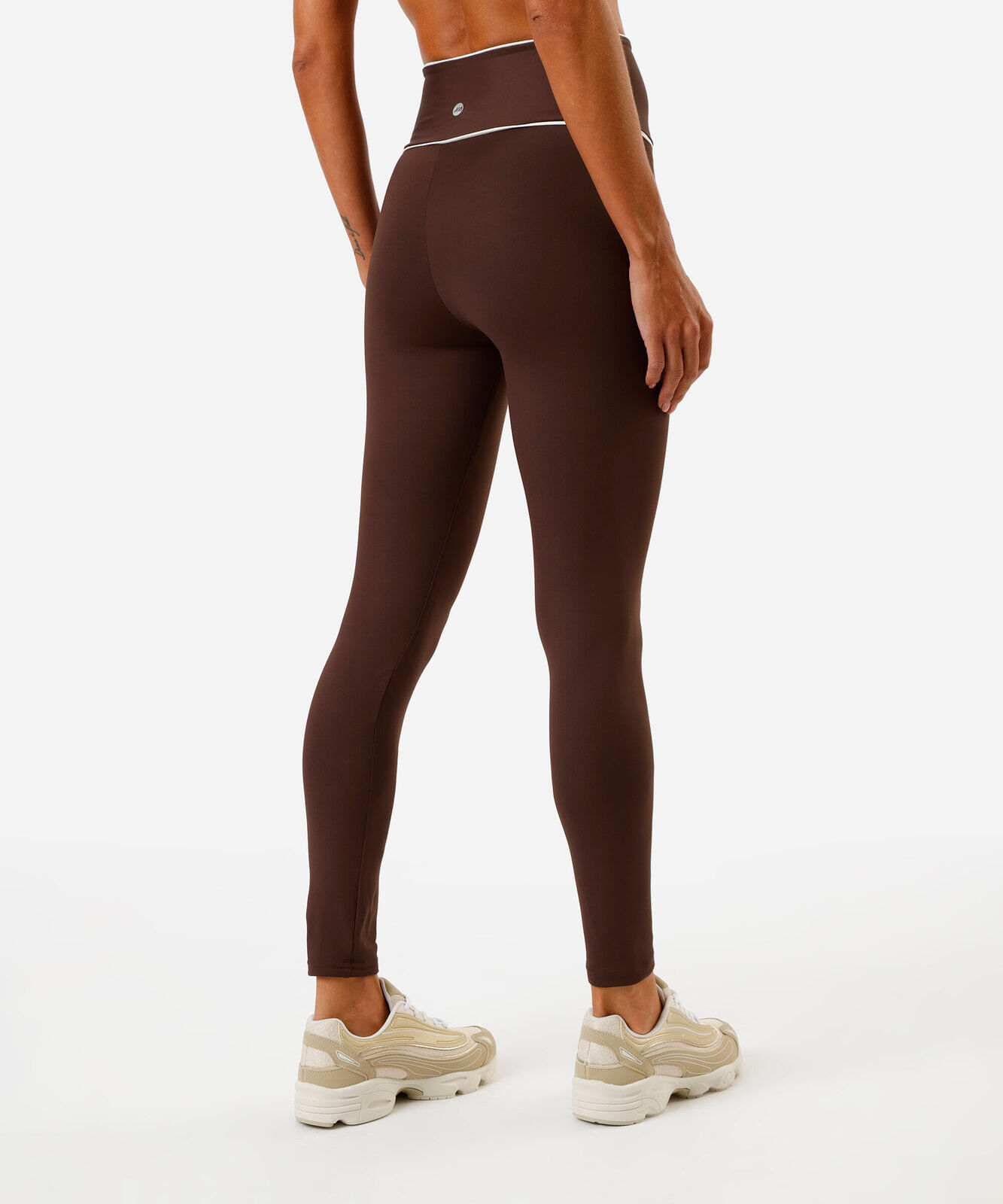 calça legging feminina esportiva com nervuras marrom