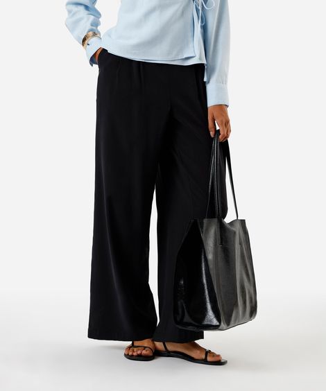 calça feminina wide em alfaiataria preta