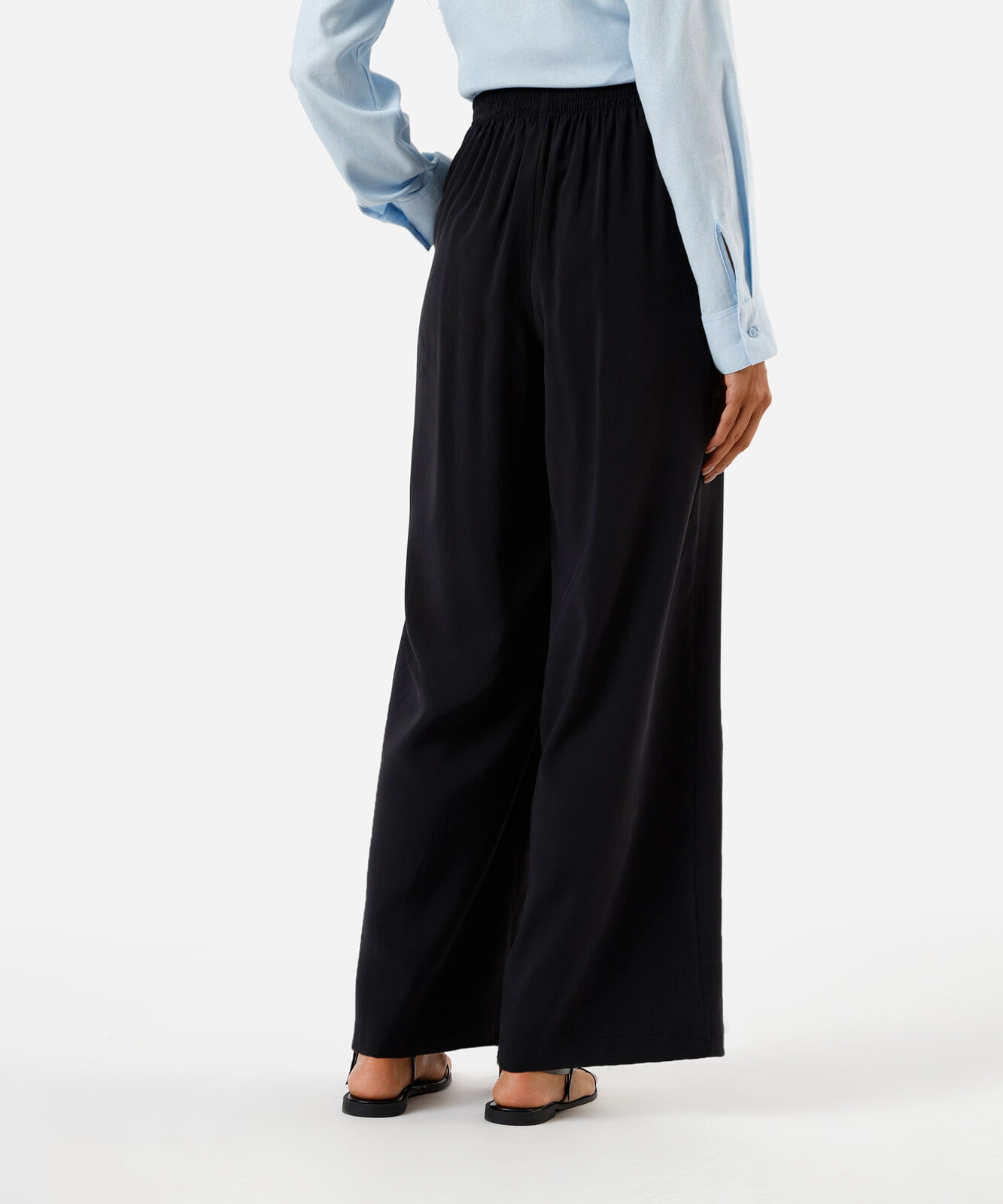 calça feminina wide em alfaiataria preta