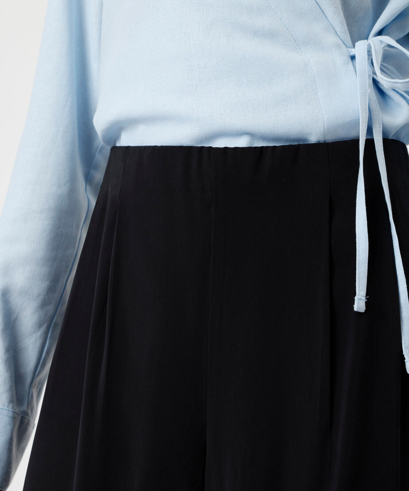 calça feminina wide em alfaiataria preta
