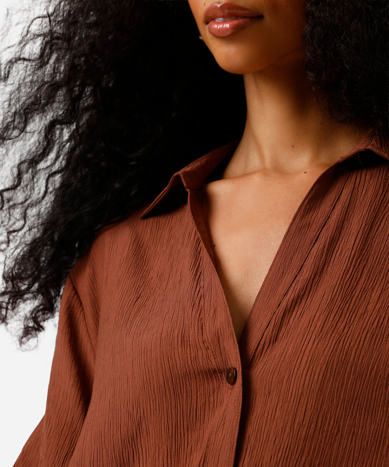 camisa feminina manga curta decote v marrom