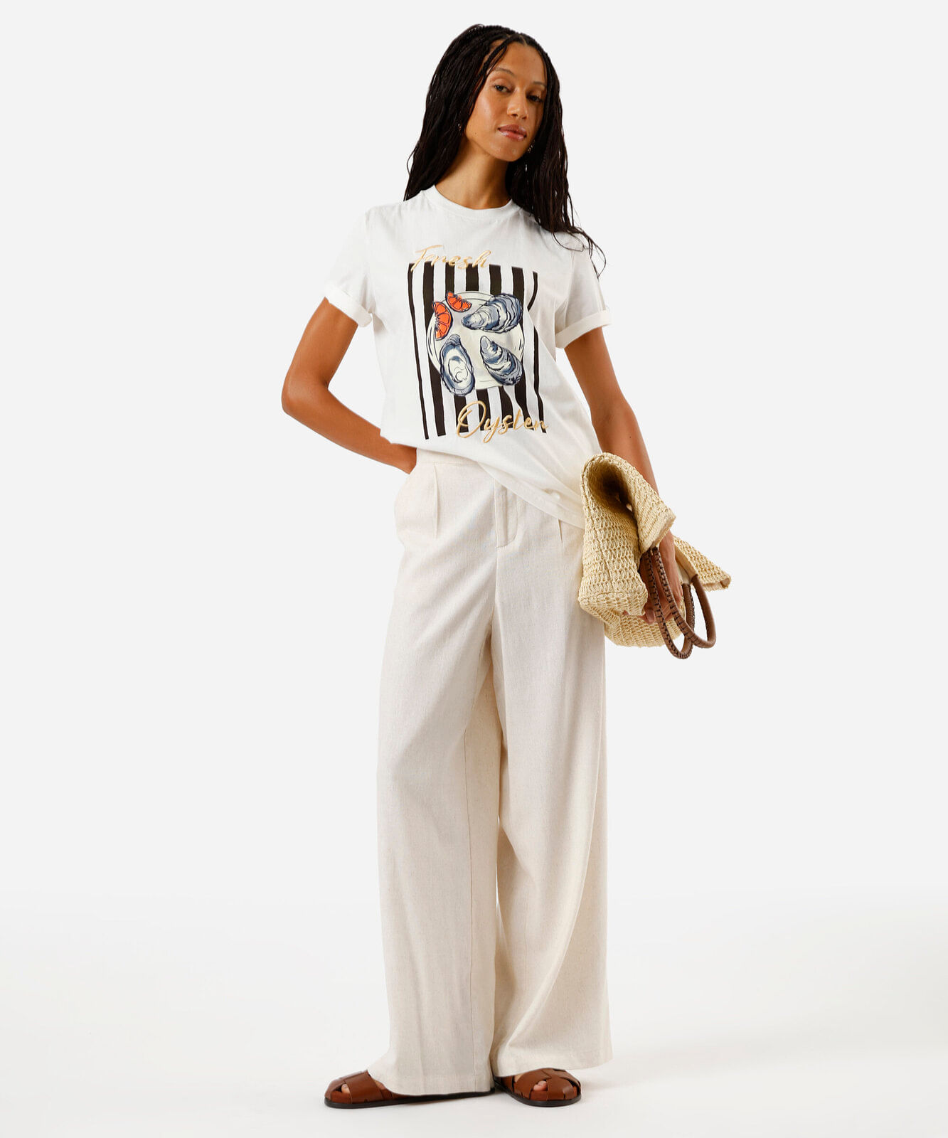 camiseta feminina de algodão bordada ostras  off white