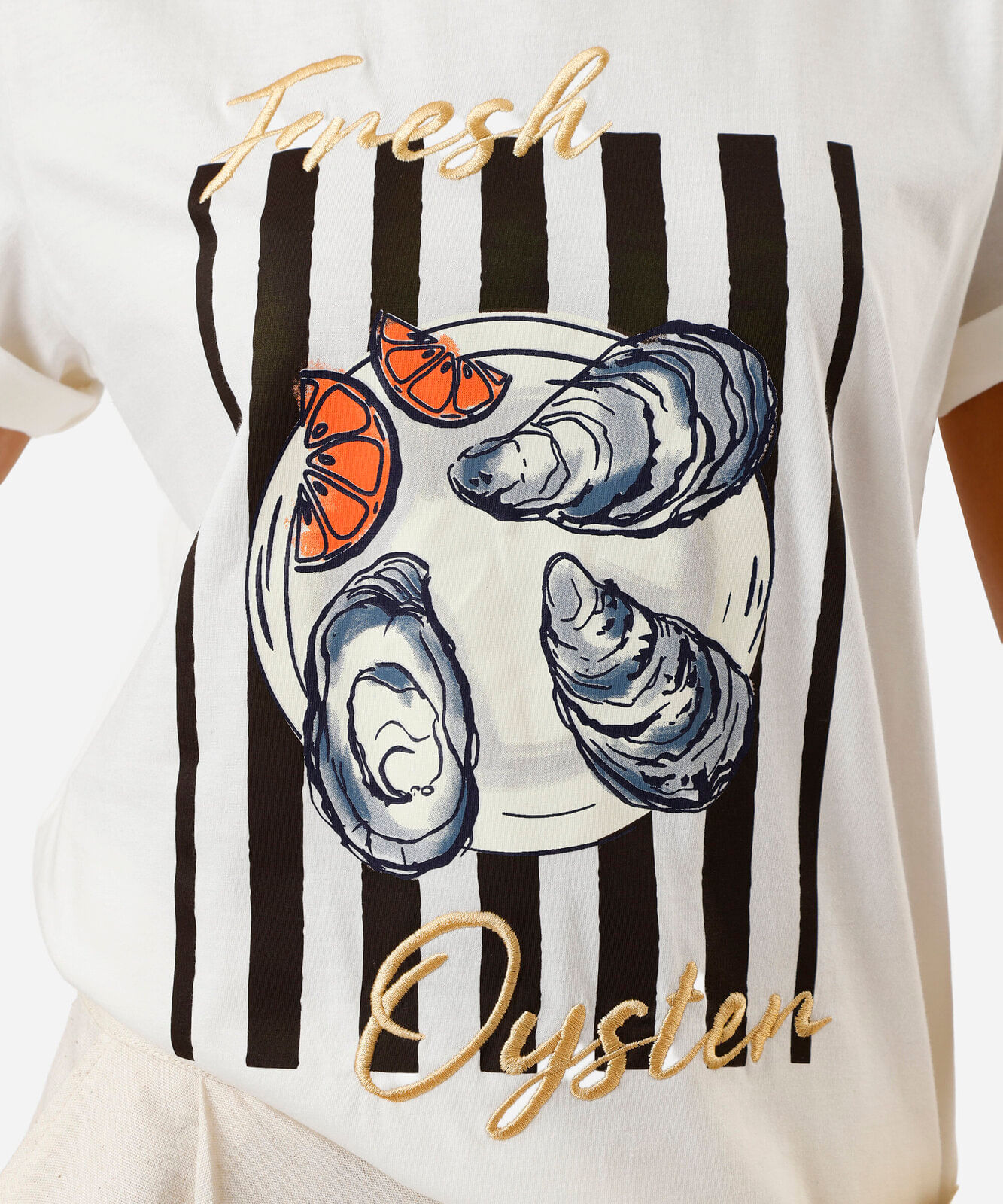 camiseta feminina de algodão bordada ostras  off white
