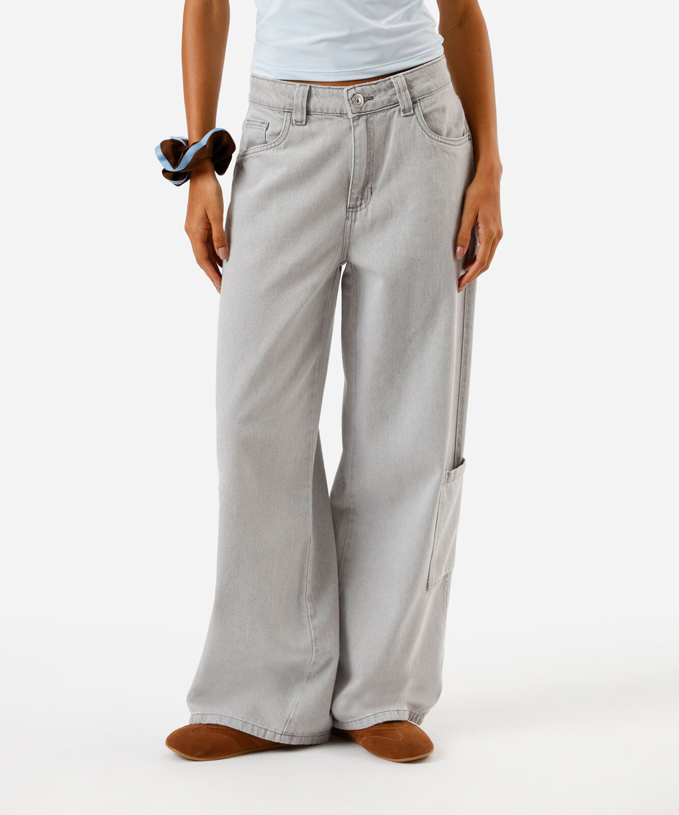 calça skater feminina jeans cintura baixa cinza