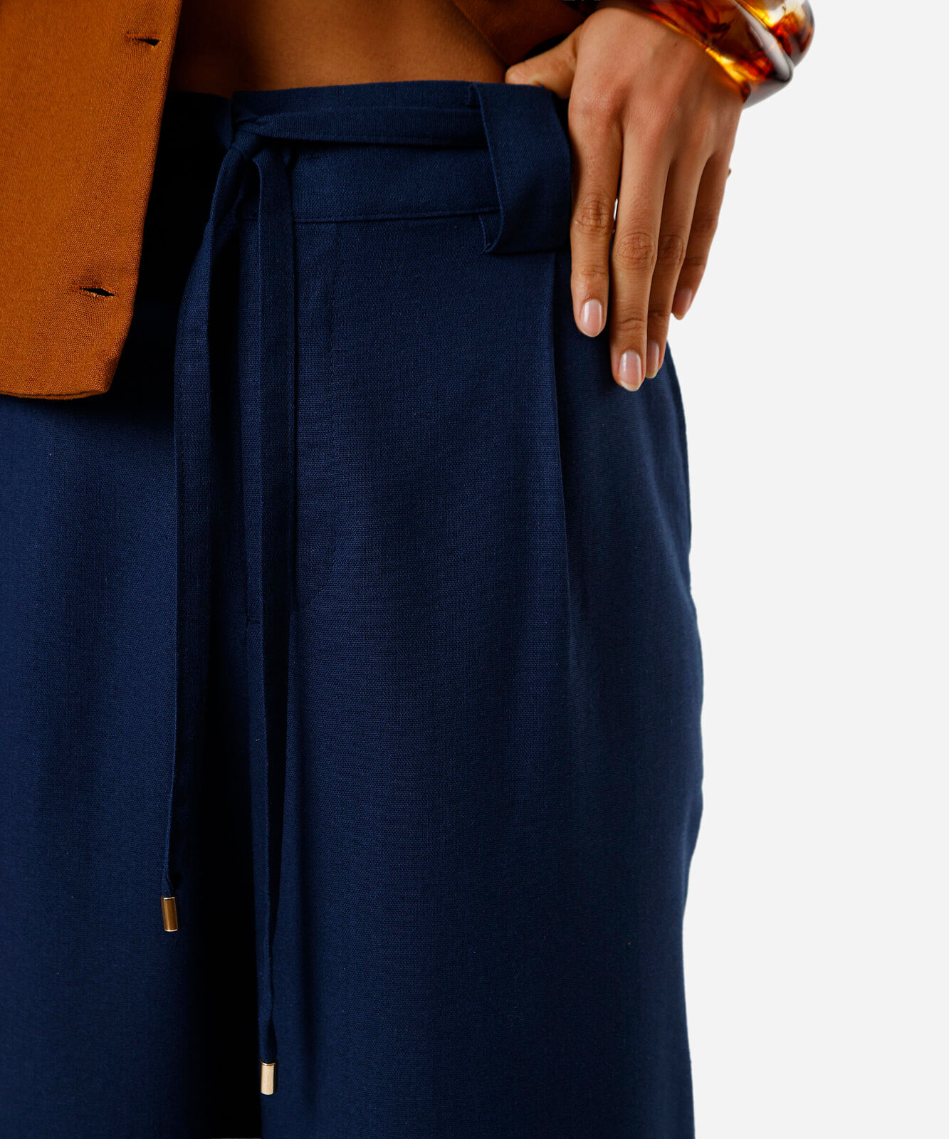 calça feminina com linho e passante largo azul