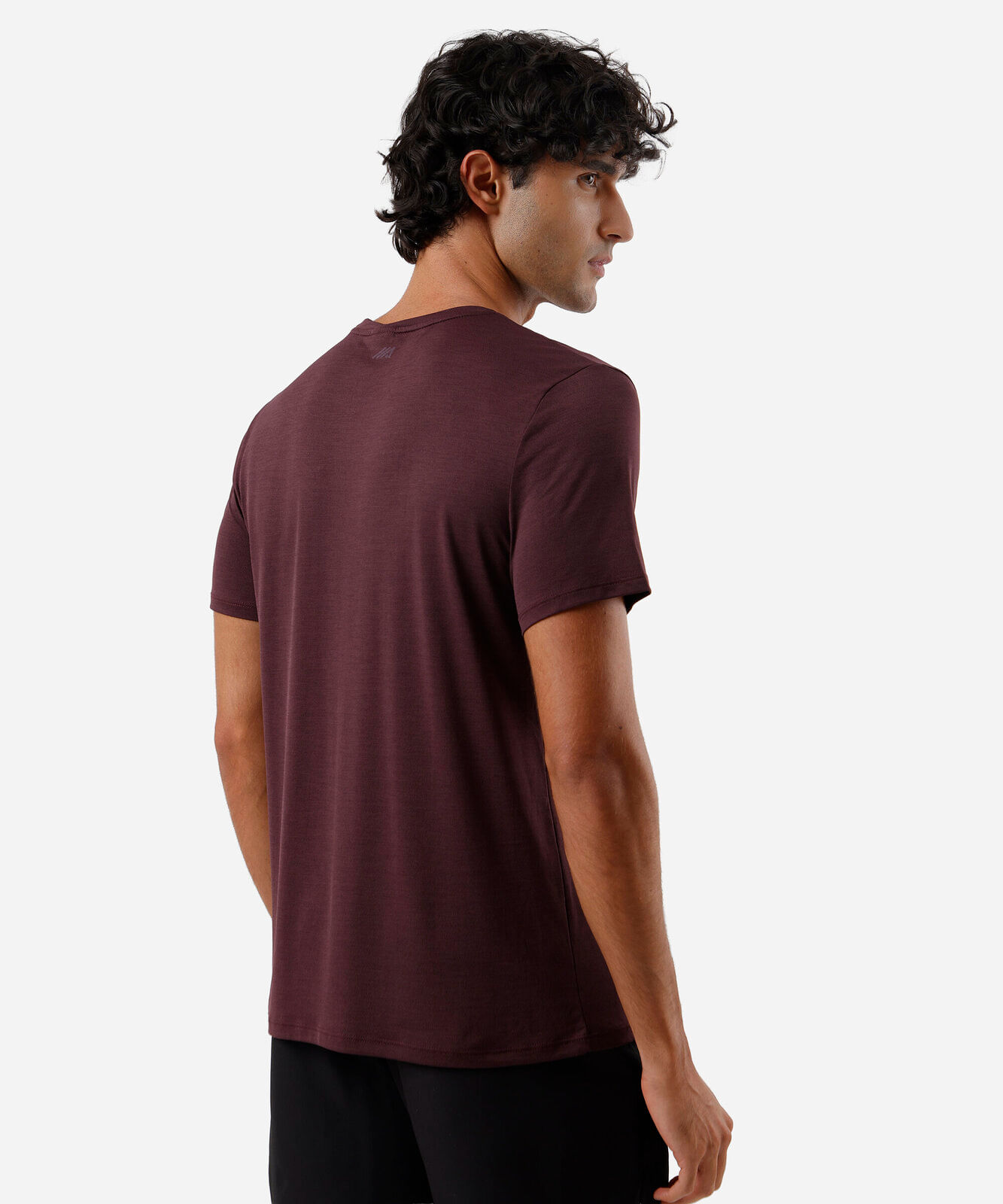 camiseta masculina esportiva de poliamida estampada vinho