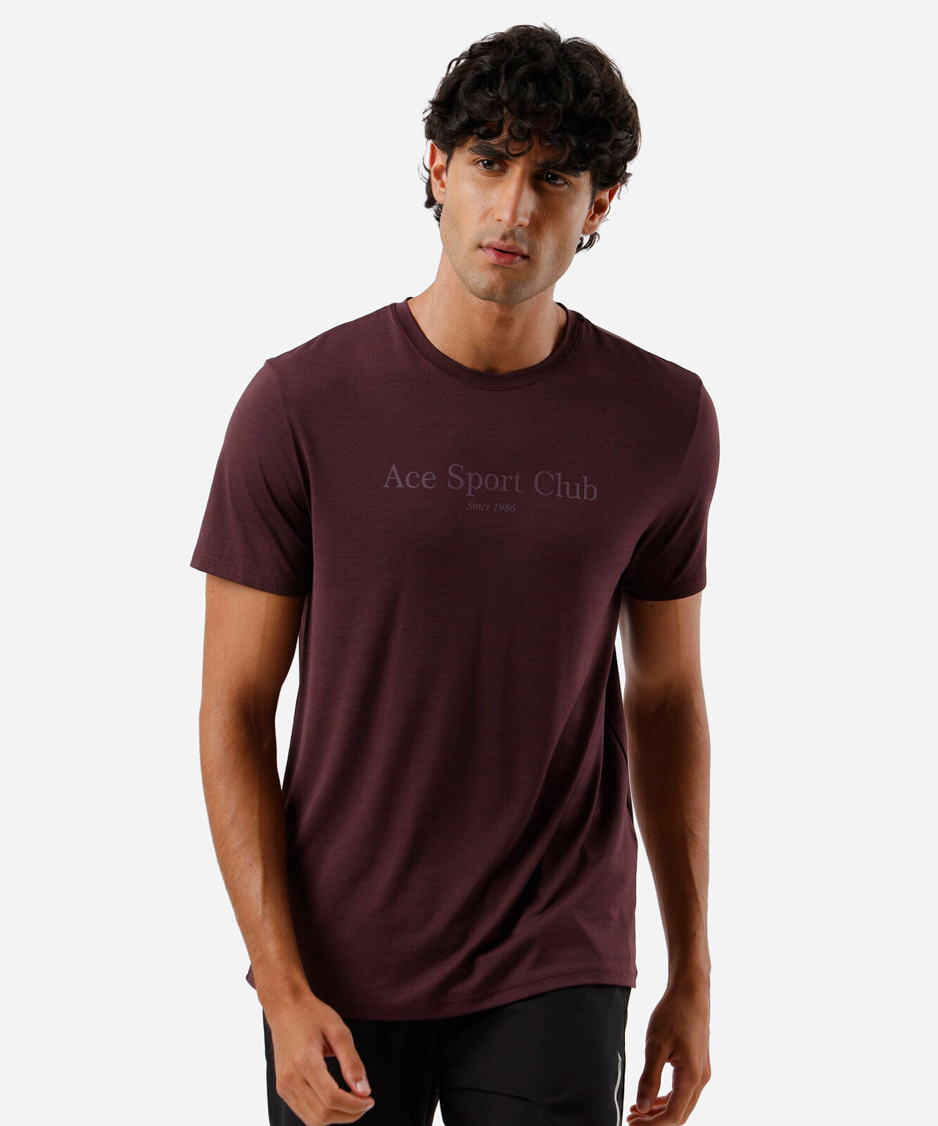 camiseta masculina esportiva de poliamida estampada vinho