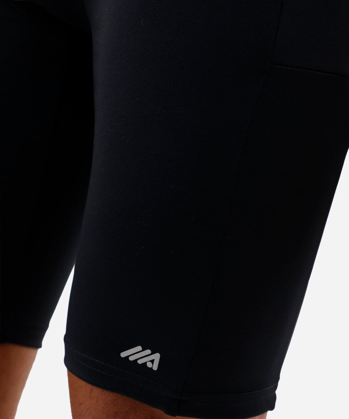 bermuda masculina com bolsos preta
