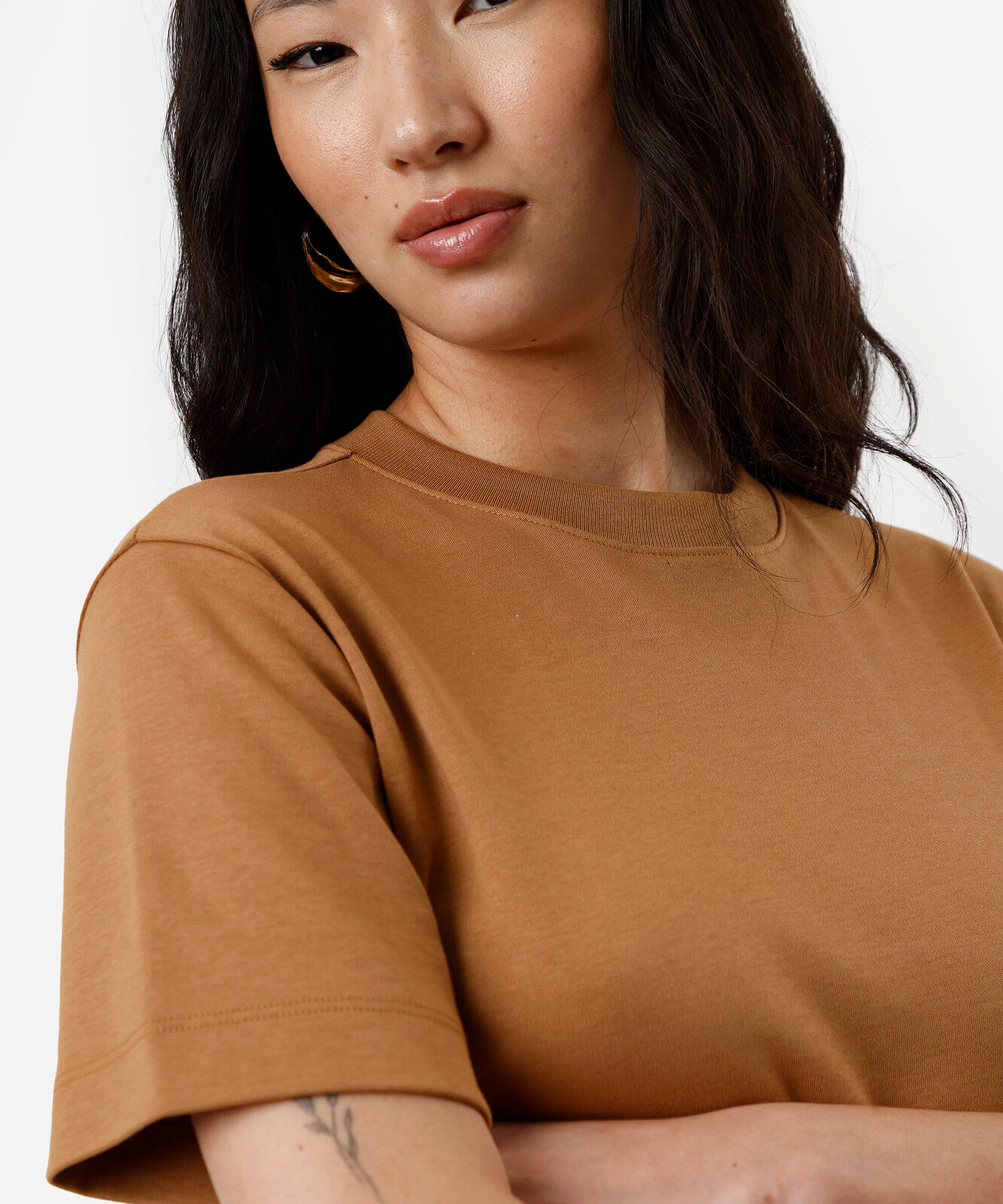 camiseta comfort feminina de algodão peruano interlock marrom
