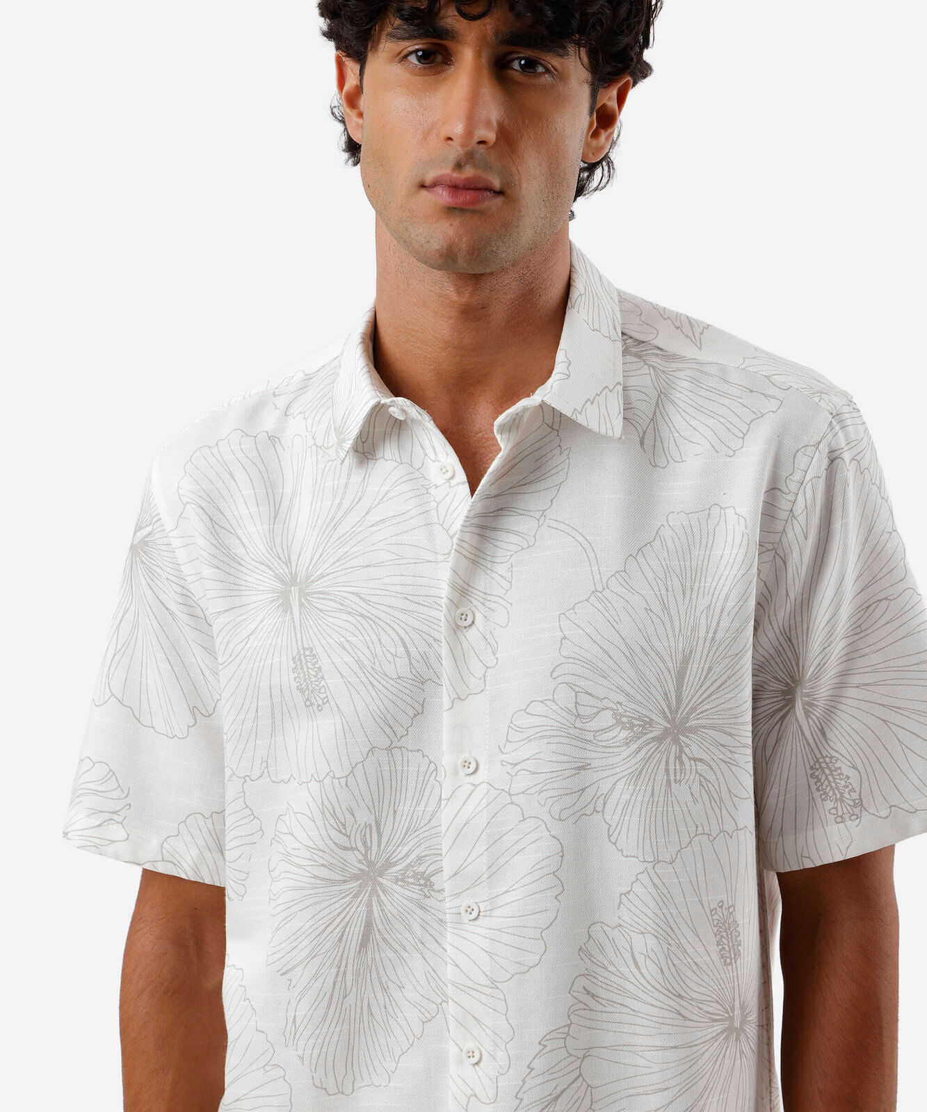 camisa masculina com viscose floral off white