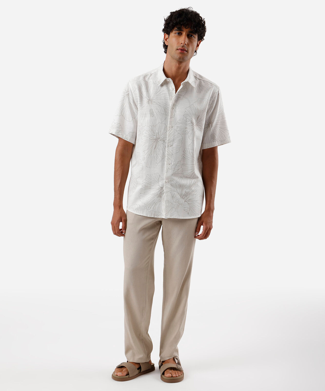 camisa masculina com viscose floral off white