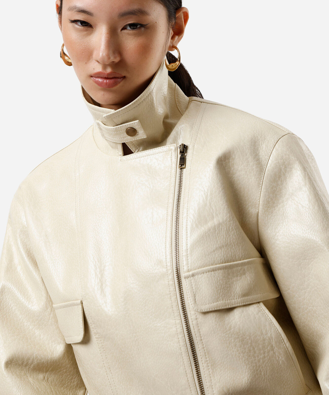 jaqueta feminina de poliuretano com bolsos oversized off white