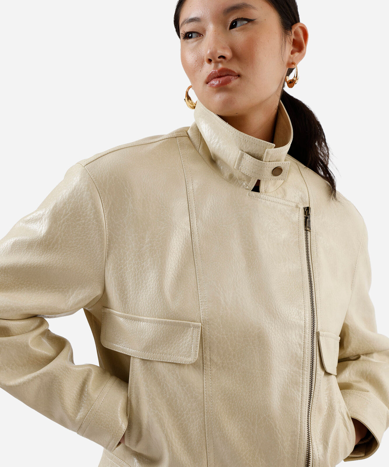 jaqueta feminina de poliuretano com bolsos oversized off white