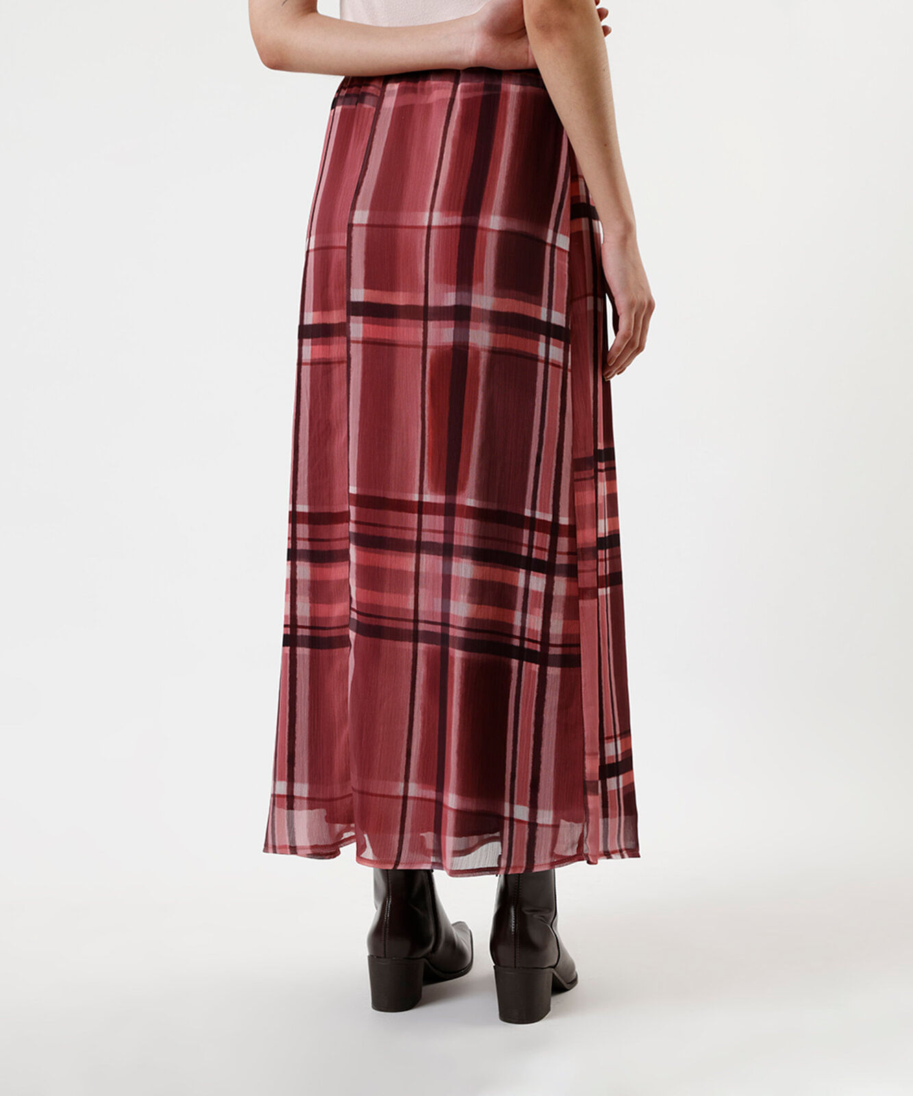 saia midi evasê feminina de chiffon xadrez vinho