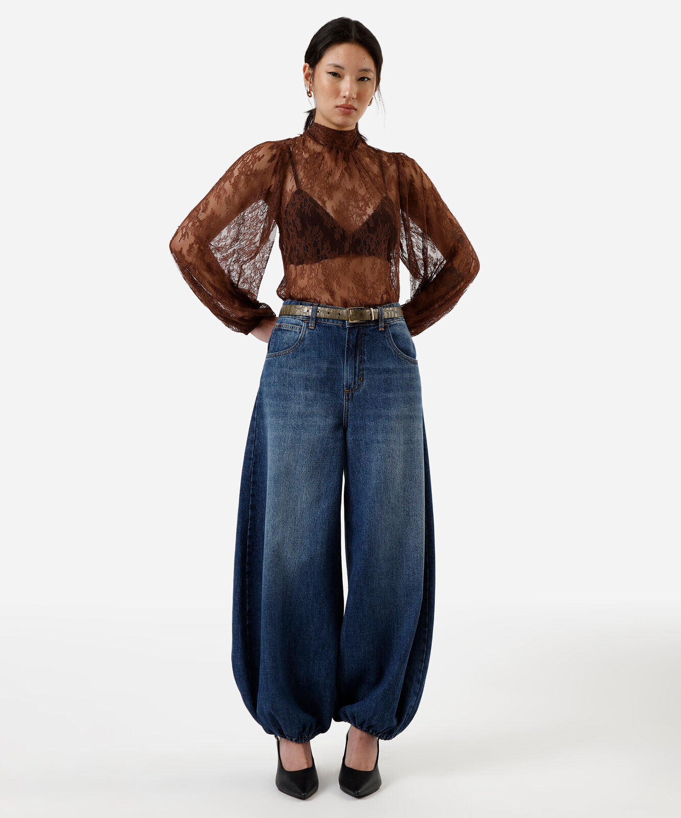 bata feminina de renda com gola laço floral marrom