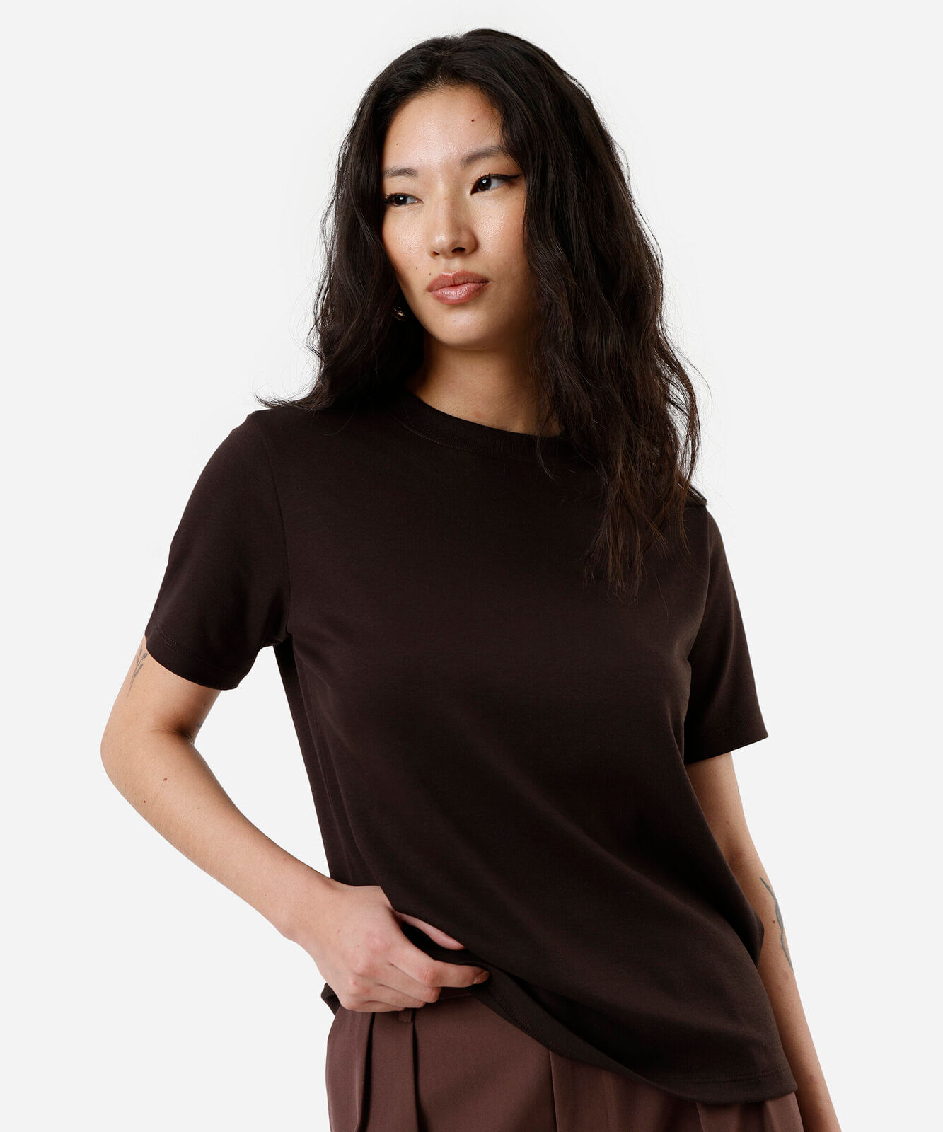 camiseta classic feminina de algodão peruano interlock marrom