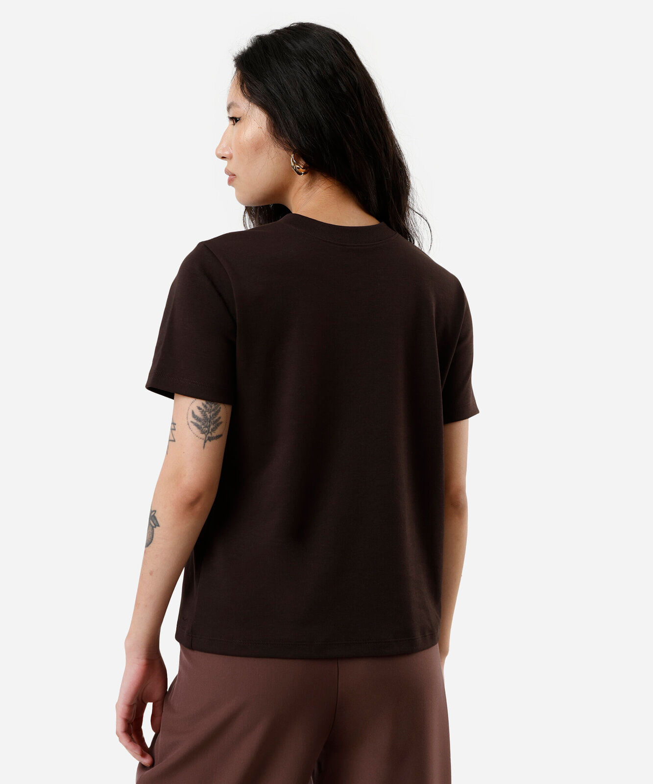 camiseta classic feminina de algodão peruano interlock marrom
