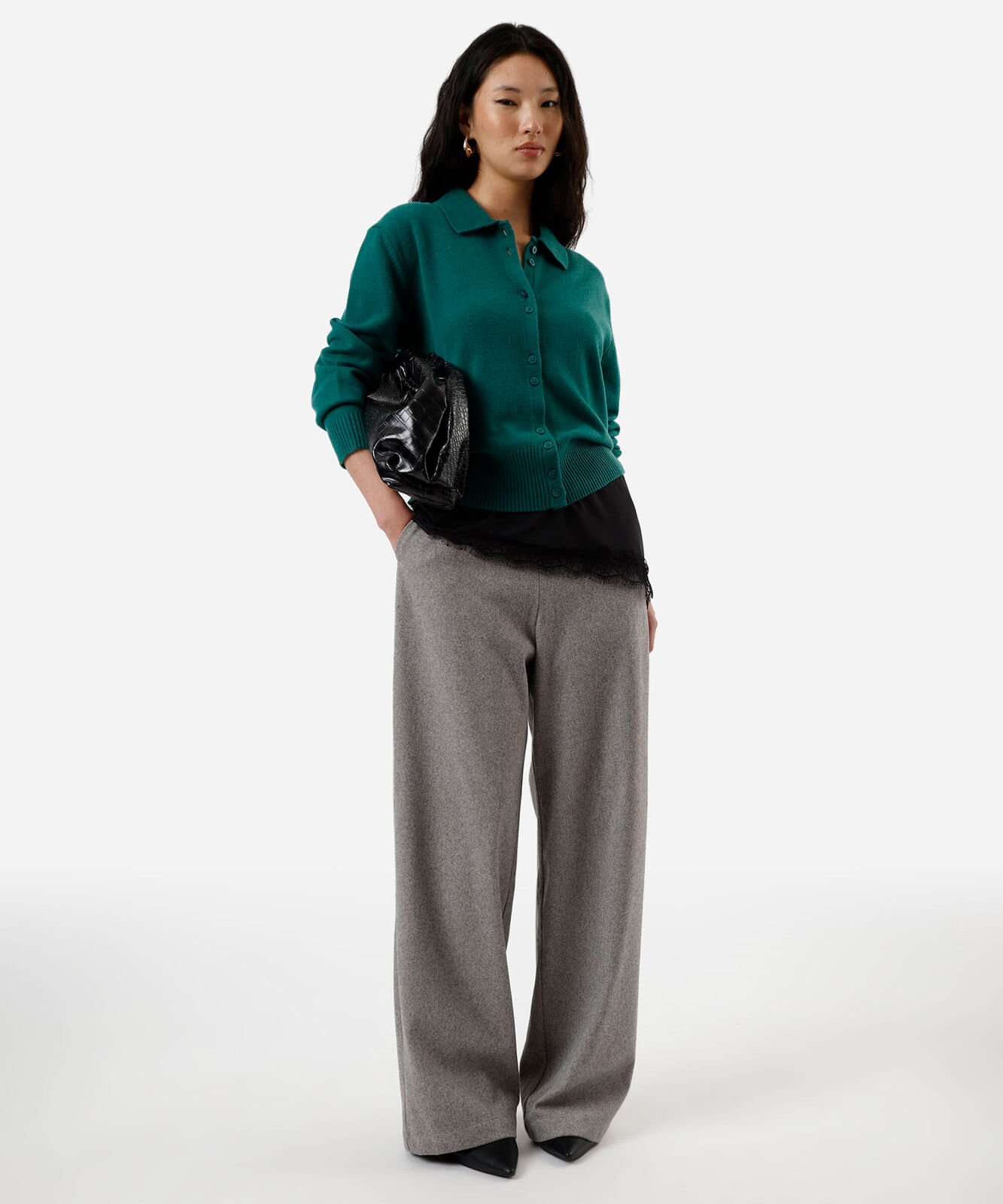 Blusa assimétrica feminina com renda preta