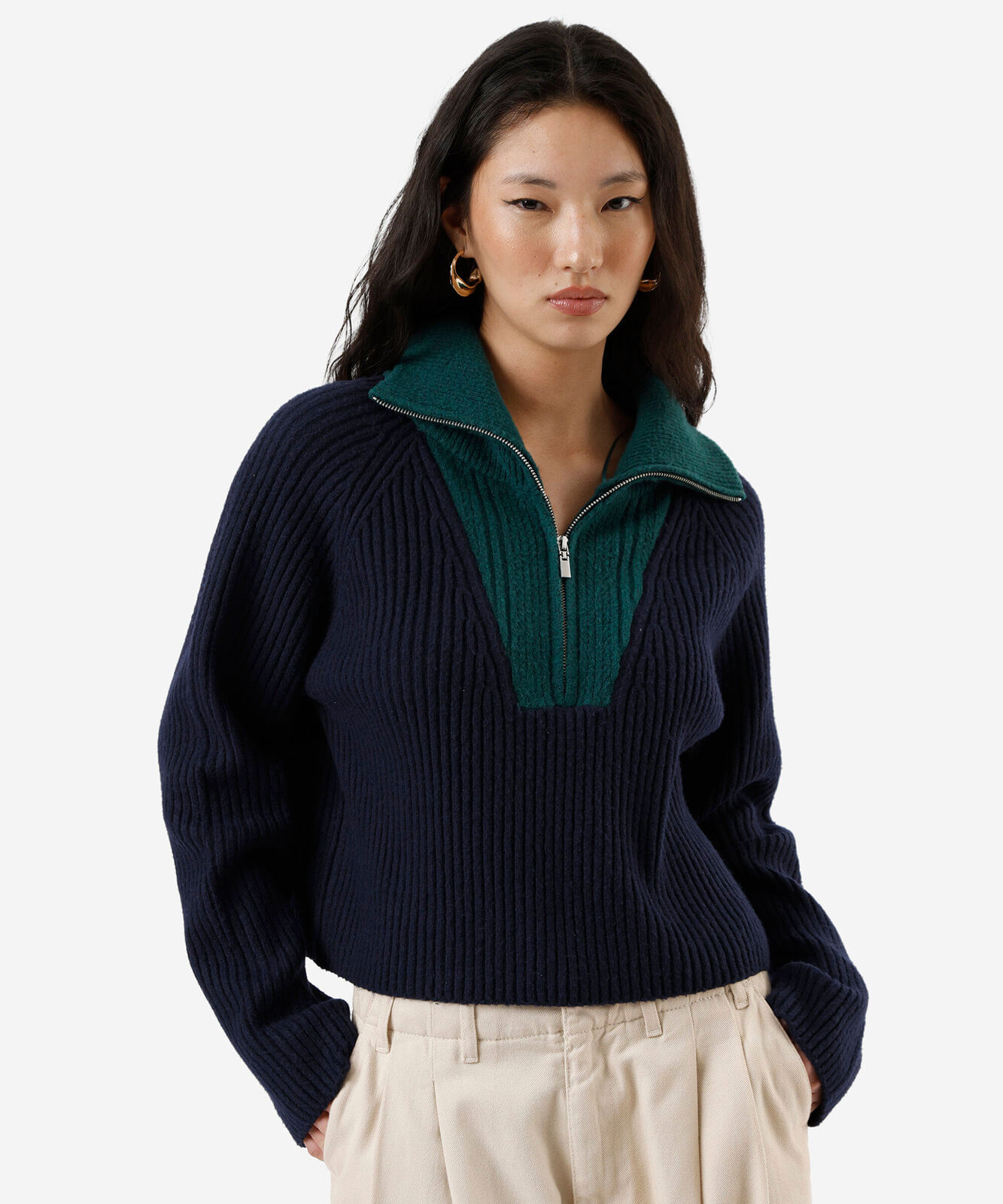 suéter feminino de tricot com recorte e zíper gola alta  azul